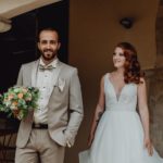 article blog couple de mariés avec bouquet