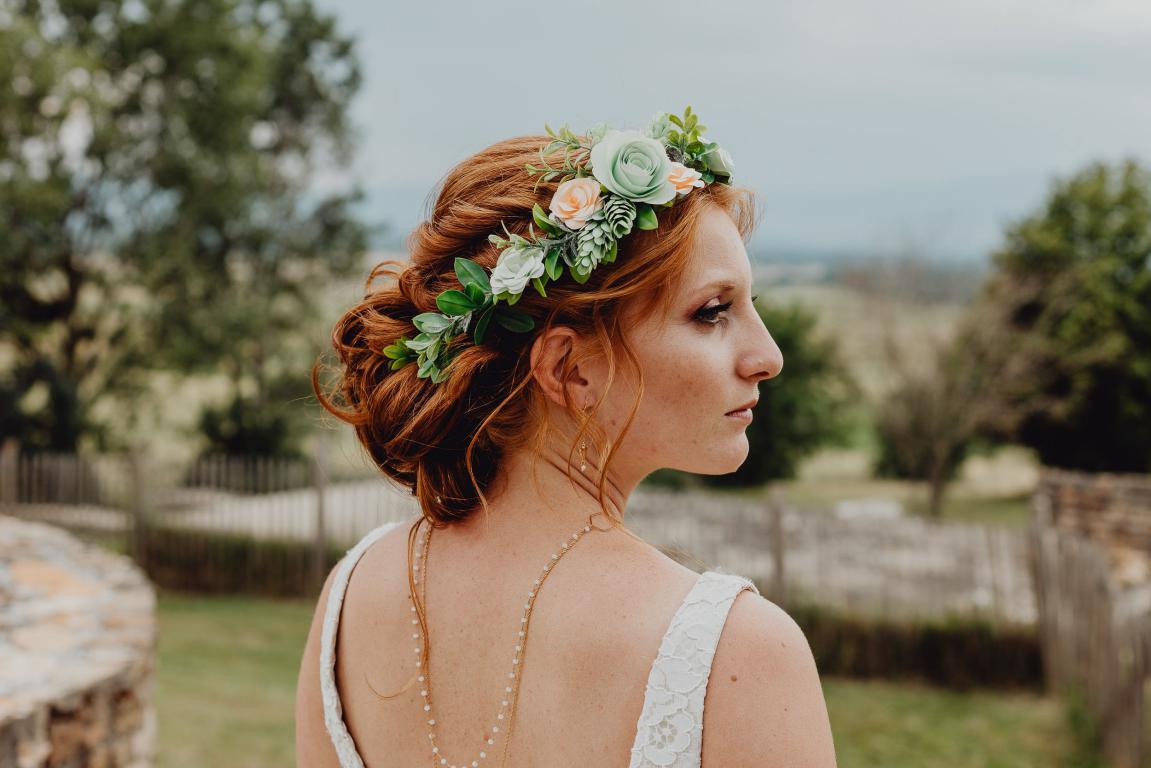 La couronne de fleurs de mariage