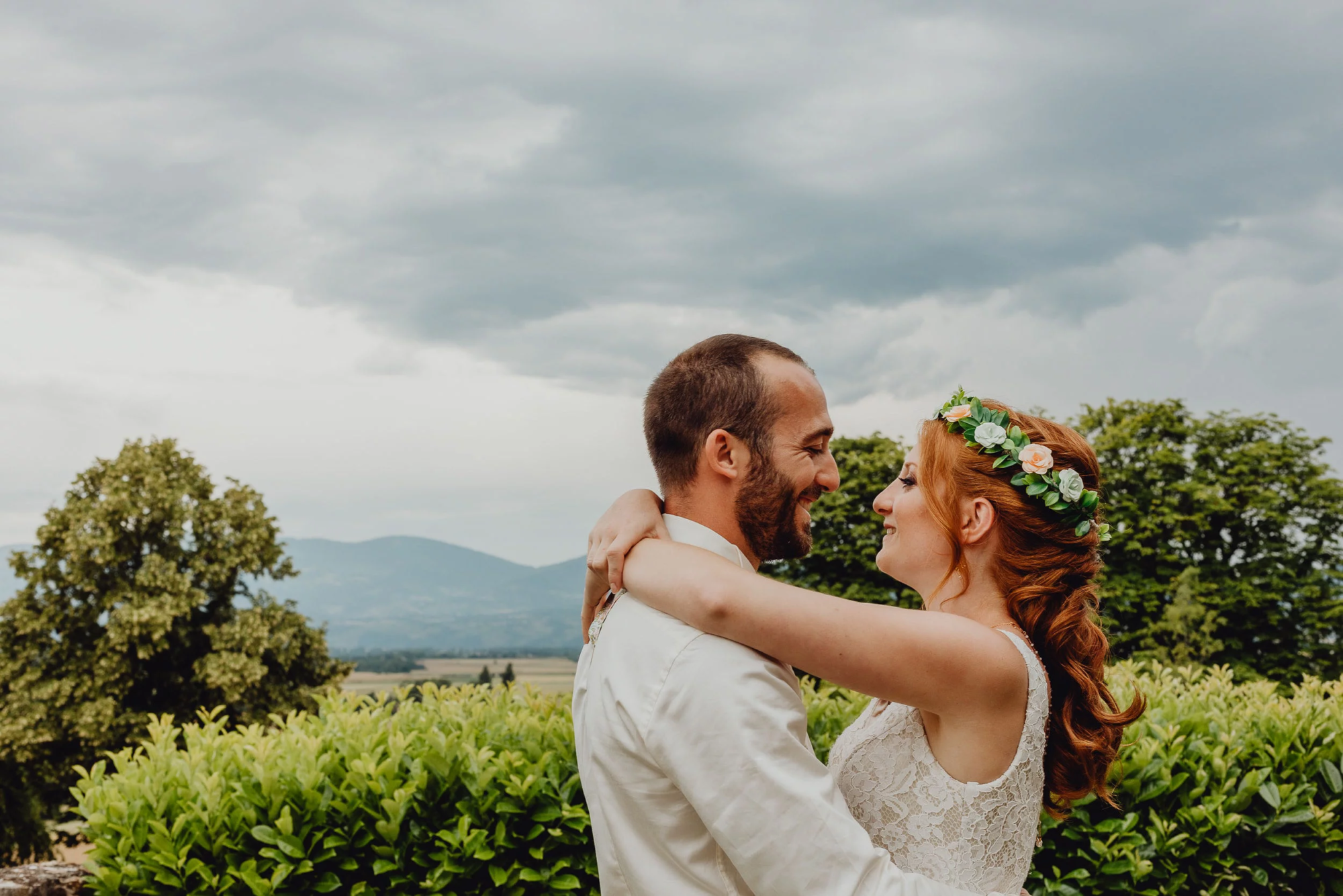 La couronne de fleurs de mariage