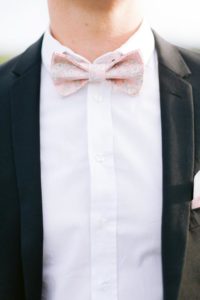 article blog costume de marie avec noeud papillon