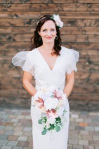 article blog mariée avec bouquet de fleurs en origami
