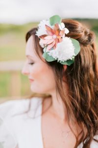 article blog mariee avec couronne de cheveux en fleurs origami