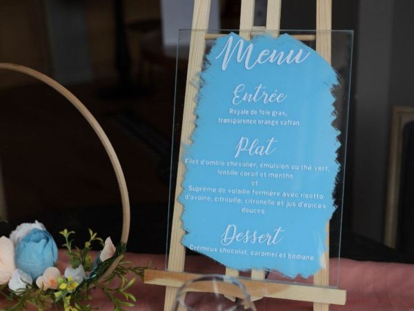 menu de mariage su verre bleu