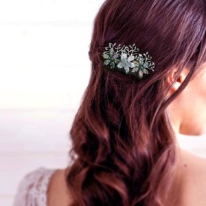 bijou de cheveux mariee fleurs nacrees et strass accessoire de coiffure en perles et strass idealisa