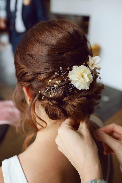 article blog coiffure de mariage avec peigne fleurie