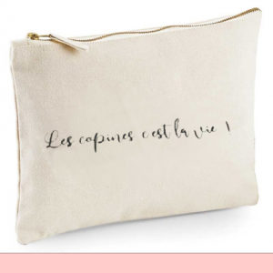 trousse en topile avec ecriture noire les copines c est la vie
