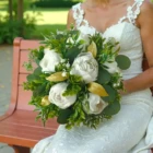 bouquet-de-mariee-douceur-en-petales-jpg (1)