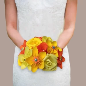 Bouquet de mariée en fleurs en papier jaune et orange, élégant et coloré pour mariage original