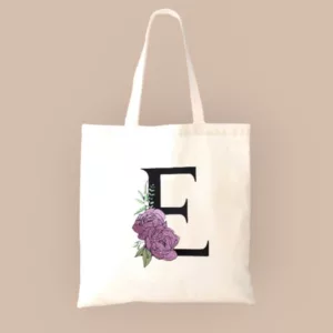 totebag avec flocage d'une initiale en noir et d'une rose pailletee