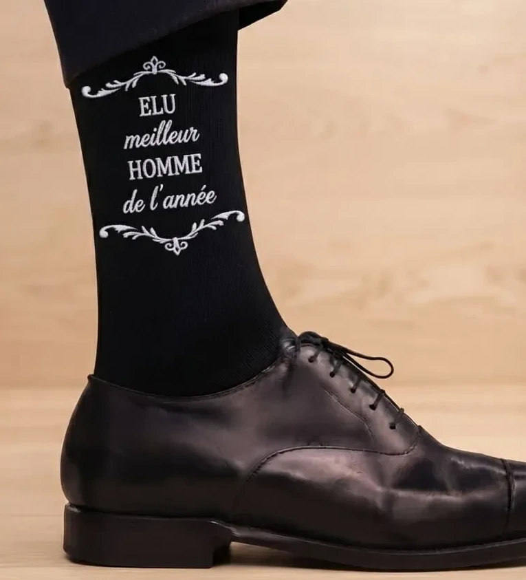 chaussettes-personnalisees-meilleur-homme-annee chaussettes-personnalisees-paire de chaussettes noires personnalisees elu meilleur homme de l annee