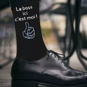 chaussettes personnalisées le boss c'est moi chaussettes noires personnalisees ideales comme cadeau pour homme
