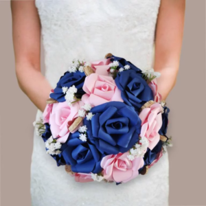 bouquet de mariee fleurs de la passion bouquet-de-mariee-origami-rose-et-bleu roses et fleurs en papier avec une decoration en gypsophile et bouchons de liege pour tout theme de mariage