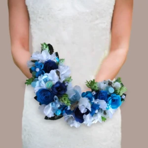 bouquet de mariée alice au pays des merveilles couronne fleurs en papier et tissu, mariage original, décoration florale féerique