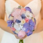 bouquet-de-mariee-roses-en-papier-crepon-parme-et-rose-pastel-600x600 (3)