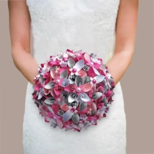 Bouquet de mariée en fleurs de papier origami rose fuchsia et gris, création artisanale originale pour mariage