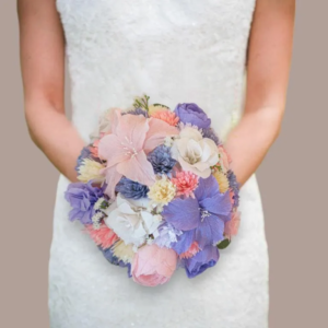 Bouquet de mariée original fait main en fleurs de papier crépon roses et parme pastel