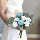bouquet-de-mariee-fleurs-en-papier-fleurs-sechees-roses-tissu-bleu-600x600 (1)