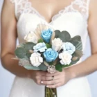 bouquet-de-mariee-fleurs-en-papier-fleurs-sechees-roses-tissu-bleu-600x600