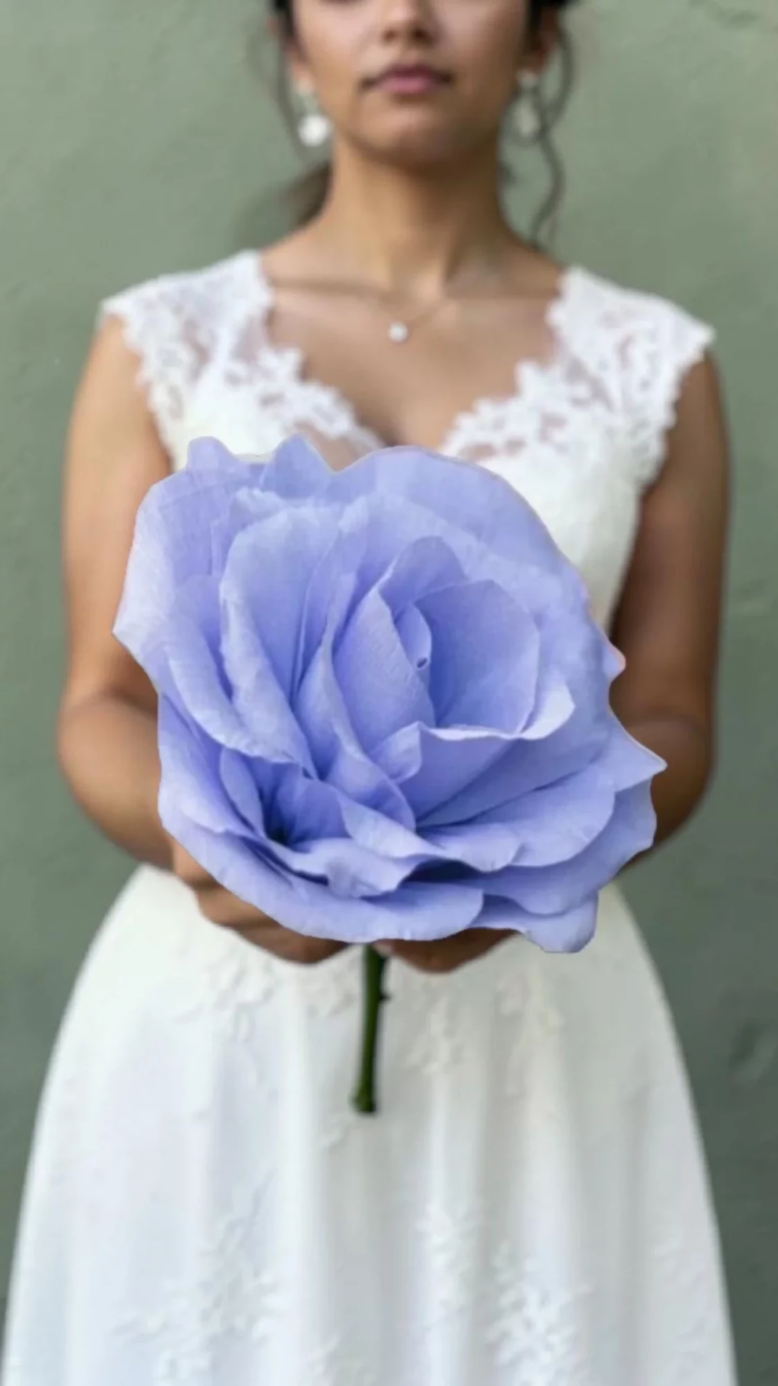 bouquet-de-mariee-rose-geante-papier-crepon-violet-600x600 (2)