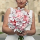 bouquet-de-mariee-en-papier-rose-et-blanc-fleurs-artificielles-mariage-600x600