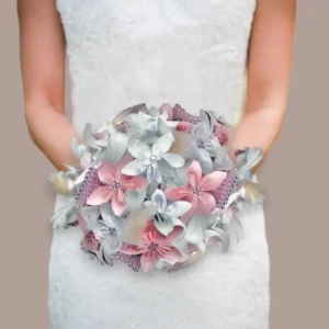 bouquet de mariée en fleurs en papier rose et blanc, fait main et élégant pour mariage