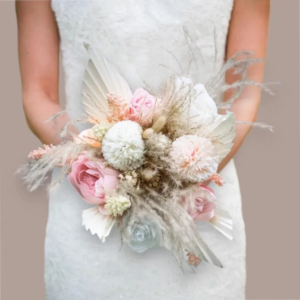 Bouquet de mariée félicitée florale composé de fleurs séchées et roses en satin - Création artisanale IdeaLisa