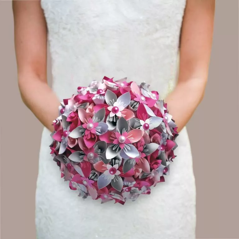 bouquet de mariee eclats de bonheur bouquet de mariee origami motifs et dentelle fleurs en etoile en papier pour tout theme de mariage