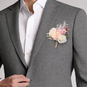 Boutonnière mariage homme en fleurs séchées et fleur en tissu satin style bohème chic pour costume
