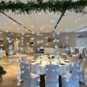 guirlandes de grues en papier origami idéal pour une decoration de mariage ou a suspendre sur une arche de ceremonie