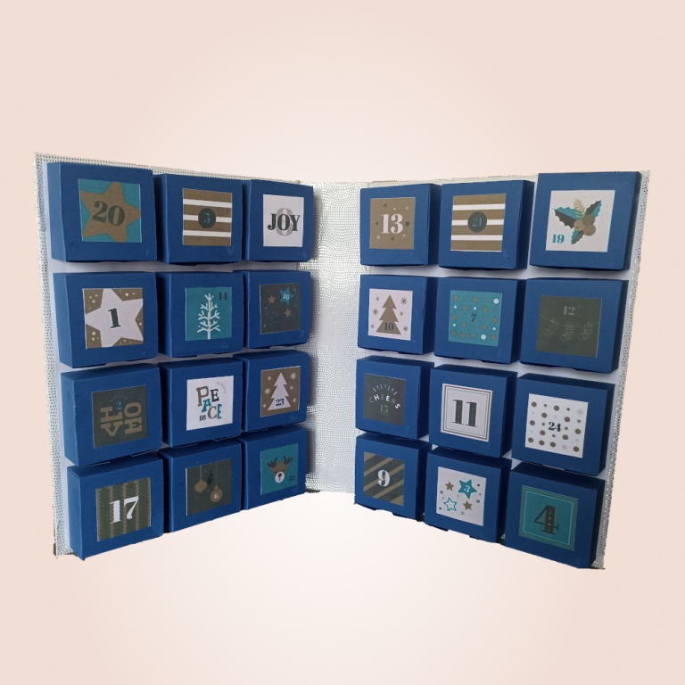calendrier de l'avent bleu en forme de livre avec boites cadeaux pour noel