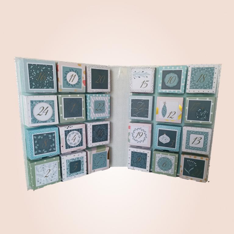 calendrier de l'avent turquoise en forme de livre avec boites cadeaux pour noel