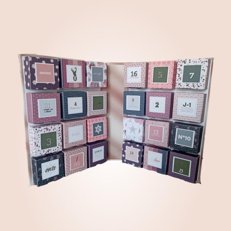calendrier de l'avent violet en forme de livre avec boites cadeaux pour noel