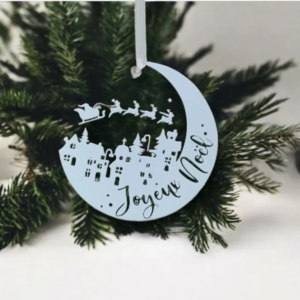 boule de noel transparente avec un design blanc d'un village de noel pour une decoration de noel