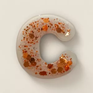 lettre resine C paillettes rose gold ideale comme porte cles ou pour marque place de mariage
