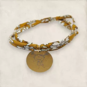 bracelet liberty capel evasion en liberty avec sa medaile gravee ideal pour un cadeau personnalise de fete des meres
