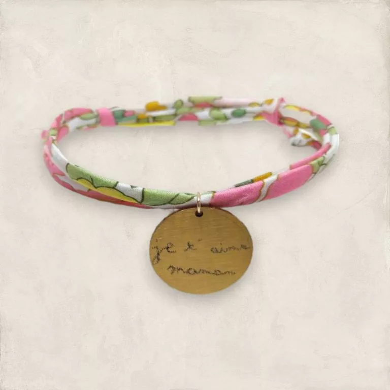 bracelet liberty betsy mimosa fil de liberte av ec sa medaille gravee ideal pour un cadeau de fete des mers