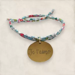 bracelet liberty Eloise B liberty insouciant avec sa medaille gravee ideal pour un cadeau personnalise de fete des meres