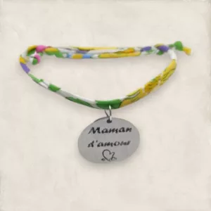 braclet liberty betsy guimauve l'envol du liberty avec sa medaille gravee ideal comme cadeau personnalise tendance pour la fete des meres