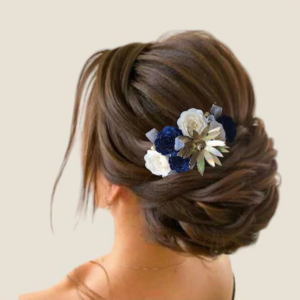 accessoire de cheveux mariee elegance naturelle accessoire de cheveux de mariee avec des fleurs en papier bleu et ivoire et une decoration en perles dorees a personnaliser selon le theme et coiffure de mariage