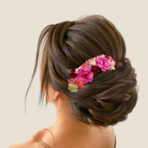 accessoire de cheveux mariée feerie florale peigne a chignon fleuri avec des fleurs en papier et des fleurs sechees rose a personnaliser selon le theme et coiffure de mariage