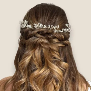 Vigne cheveux mariée perlée pour coiffure de mariage bohème chic, accessoire cheveux mariage élégant avec perles pour chignon ou coiffure romantique.