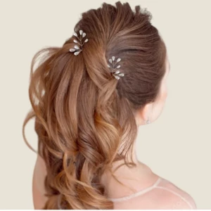 Épingles à chignon de mariée avec perles nacrées, accessoire cheveux mariage élégant pour coiffure de mariée bohème chic.