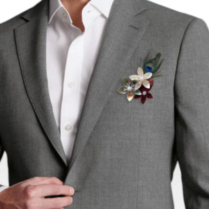 boutonniere homme détail elegant boutonniere de marie avec des fleurs en etoile en papier avec une plume de paon pour tout theme de mariage boutonniere de marie avec des fleurs en etoile en papier avec une plume de paon pour tout theme de mariage