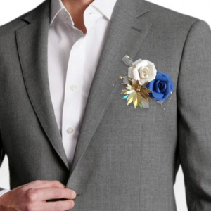 boutonniere homme elegance subtile boutonniere de marie avec des fleurs en papier dore bleu et ivoire pour tout theme de mariage