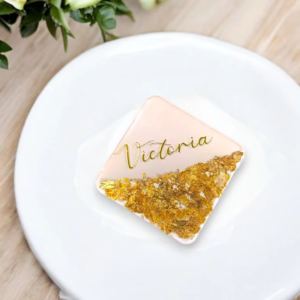 marque place place a l'amour ideal pour une decoration de table de mariage