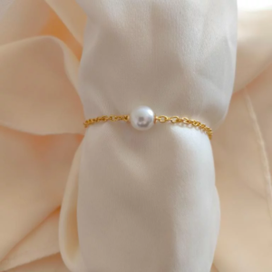 bracelet aura perlee ideal comme bijou fantaisie de mariee ou mariage