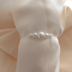 bracelet lune de perles ideal comme bijou fantaisie de mariee ou mariage