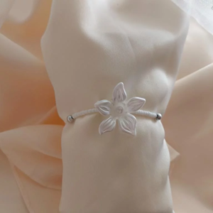 bracelet poesie perlee ideal comme bijou fantaisie de mariee ou mariage