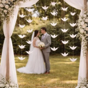 Guirlande de grues en origami suspendue pour décoration de mariage élégante et poétique style japonais
