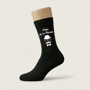 Chaussette noire personnalisée pour mariage avec inscription Papa de la Mariée, dessin d'un chapeau, de lunettes, d'une moustache et d'un nœud papillon.